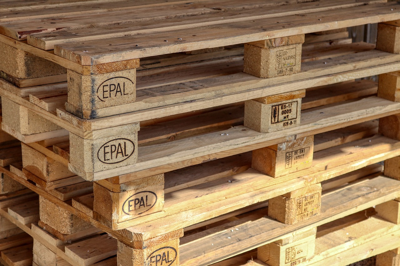 Improving Your Home with DIY Pallet Projects